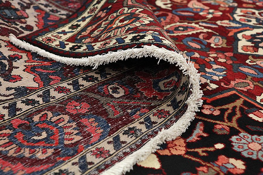 Bakhtiari Persian Carpet 366x264 - Picture 4